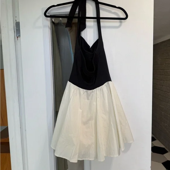 Aritzia courtyard poplin dress - Picture 5 of 5